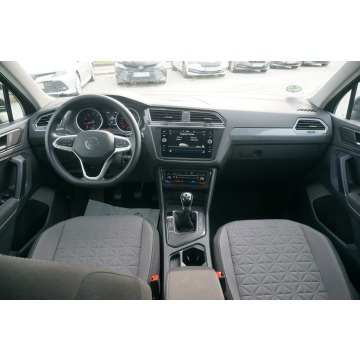 Volkswagen Tiguan  SUV 2022,  1.5 benzyna - Na sprzedaż za 83 500 zł - Poznań - zdjęcie 10