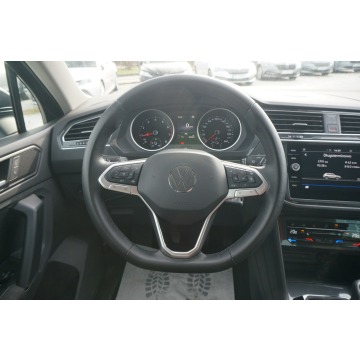 Volkswagen Tiguan  SUV 2022,  1.5 benzyna - Na sprzedaż za 83 500 zł - Poznań - zdjęcie 12
