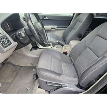 Volvo V50 2005,  1.8 benzyna - Na sprzedaż za 14 786 zł - Rybnik - zdjęcie 9