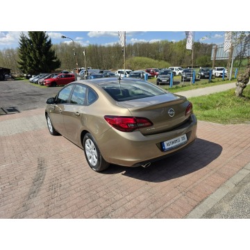Opel Astra  Liftback 2014,  1.4 benzyna - Na sprzedaż za 25 900 zł - Cielcza - zdjęcie 4