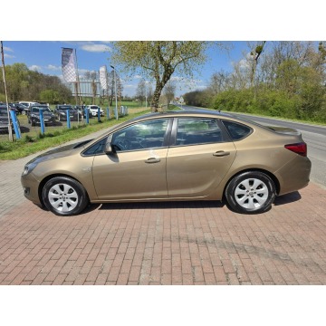 Opel Astra  Liftback 2014,  1.4 benzyna - Na sprzedaż za 25 900 zł - Cielcza - zdjęcie 3