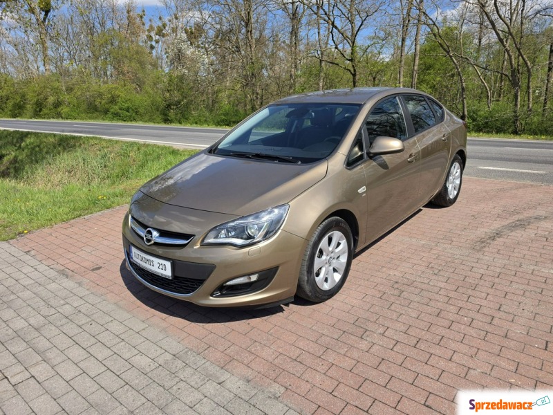 Opel Astra  Liftback 2014,  1.4 benzyna - Na sprzedaż za 25 900 zł - Cielcza