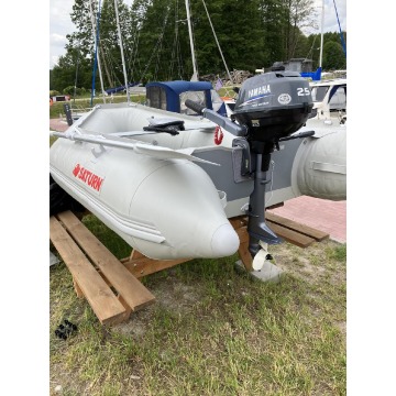 Ponton Saturn z silnikiem Yamaha