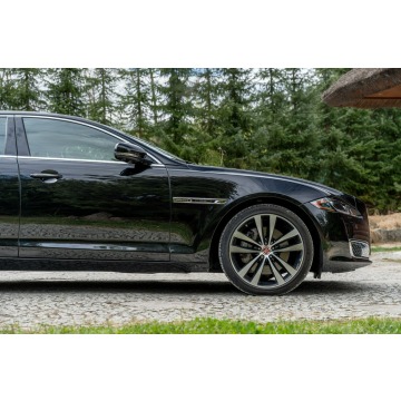 Jaguar XJ  Sedan/Limuzyna 2019,  3.0 benzyna, automat - Na sprzedaż za 139 777 zł - Ropczyce - zdjęcie 9