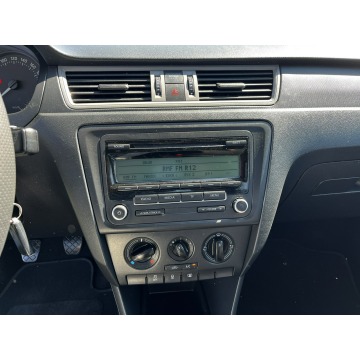 Skoda Rapid  Liftback 2015,  1.2 benzyna - Na sprzedaż za 32 900 zł - Racławice - zdjęcie 11