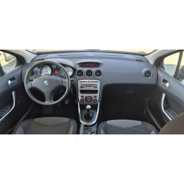 Peugeot 308  Hatchback 2010,  1.6 benzyna - Na sprzedaż za 22 800 zł - Paproć - zdjęcie 11