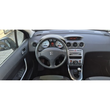 Peugeot 308  Hatchback 2010,  1.6 benzyna - Na sprzedaż za 22 800 zł - Paproć - zdjęcie 12