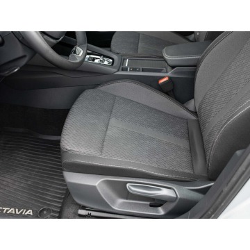 Skoda Octavia  Kombi 2023,  2.0 diesel, automat - Na sprzedaż za 85 800 zł - Gdynia - zdjęcie 11