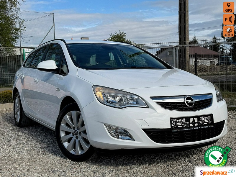 Opel Astra  Kombi 2011,  1.4 benzyna - Na sprzedaż za 14 900 zł - Kutno