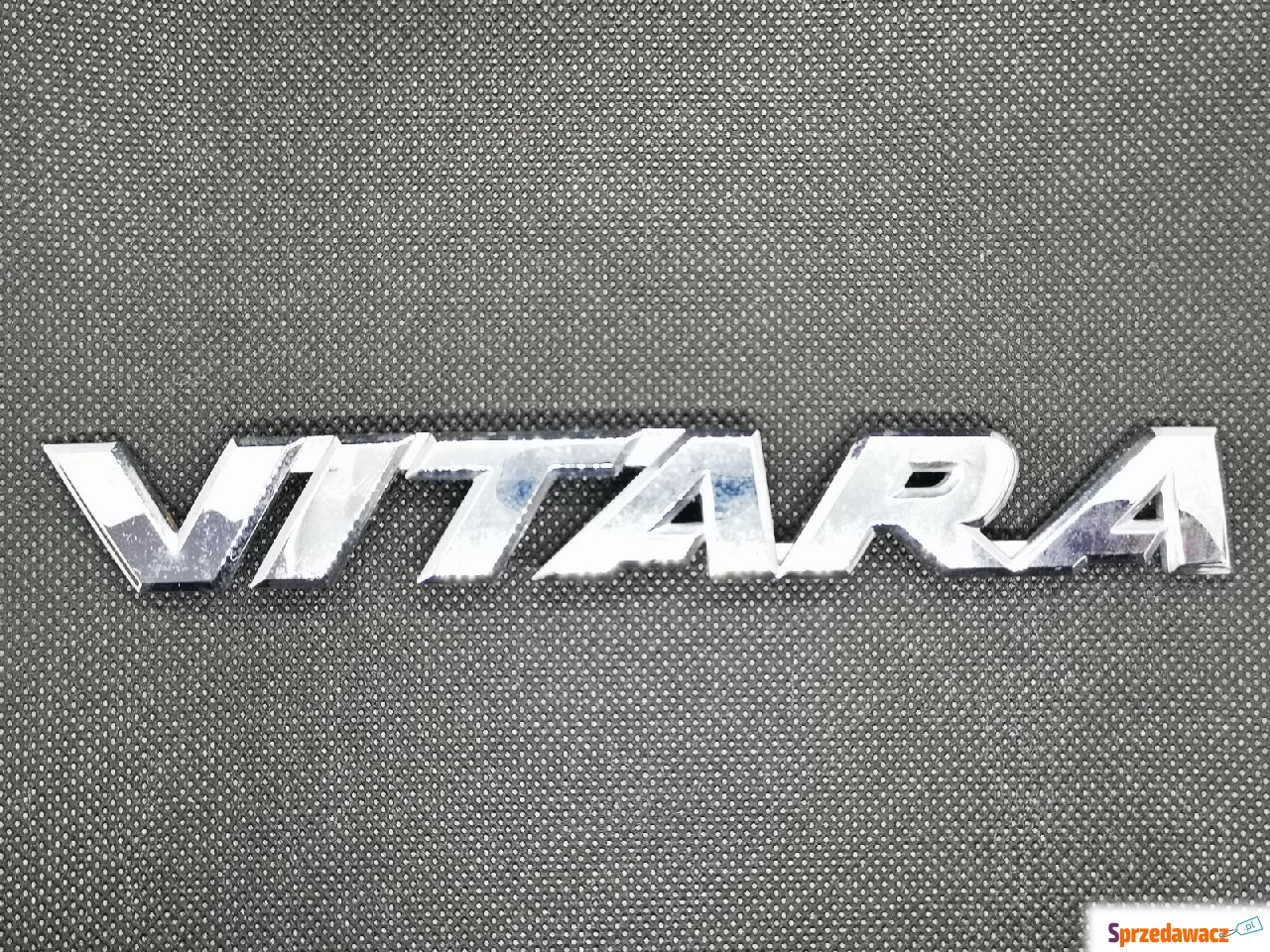 Emblemat napis Suzuki Vitara III...
