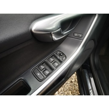 Volvo V60 2013,  1.6 diesel, automat - Na sprzedaż za 27 900 zł - Rawa Mazowiecka - zdjęcie 12