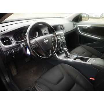 Volvo V60 2013,  1.6 diesel, automat - Na sprzedaż za 27 900 zł - Rawa Mazowiecka - zdjęcie 9
