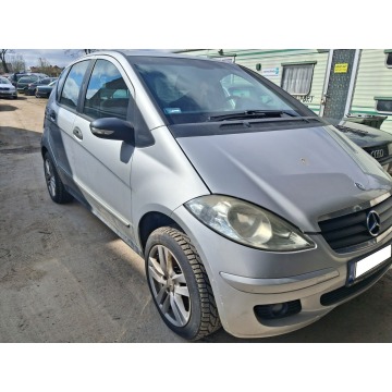 Mercedes A 160 - Po kolizji W169 benzyna pali porusza się