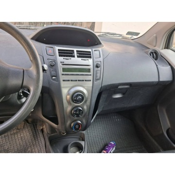 Toyota Yaris  Hatchback 2009,  1.0 benzyna+LPG - Na sprzedaż za 8 999,00 zł - Fasty - zdjęcie 8