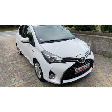 Toyota Yaris  Hatchback 2015,  1.5 hybryda, automat - Na sprzedaż za 45 900 zł - Wąchock - zdjęcie 2