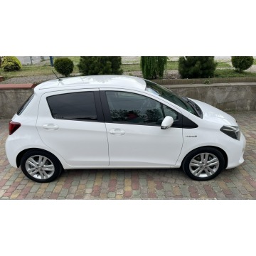 Toyota Yaris  Hatchback 2015,  1.5 hybryda, automat - Na sprzedaż za 45 900 zł - Wąchock - zdjęcie 5