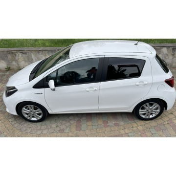 Toyota Yaris  Hatchback 2015,  1.5 hybryda, automat - Na sprzedaż za 45 900 zł - Wąchock - zdjęcie 6