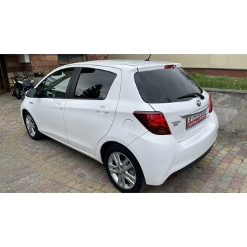 Toyota Yaris  Hatchback 2015,  1.5 hybryda, automat - Na sprzedaż za 45 900 zł - Wąchock - zdjęcie 9