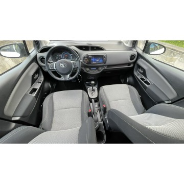 Toyota Yaris  Hatchback 2015,  1.5 hybryda, automat - Na sprzedaż za 45 900 zł - Wąchock - zdjęcie 11