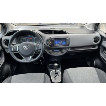 Toyota Yaris  Hatchback 2015,  1.5 hybryda, automat - Na sprzedaż za 45 900 zł - Wąchock - zdjęcie 12