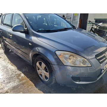 Kia Ceed  Hatchback 2007,  1.6 diesel - Na sprzedaż za 3 999,00 zł - Fasty - zdjęcie 3