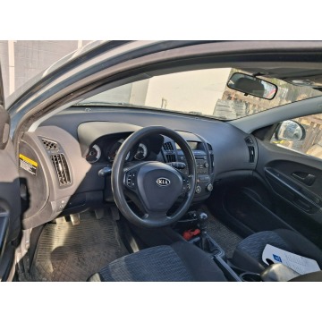 Kia Ceed  Hatchback 2007,  1.6 diesel - Na sprzedaż za 3 999,00 zł - Fasty - zdjęcie 7