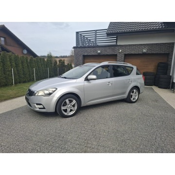 Kia Ceed 2011,  1.6 diesel - Na sprzedaż za 15 700 zł - Słupsk - zdjęcie 2