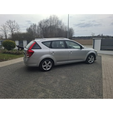 Kia Ceed 2011,  1.6 diesel - Na sprzedaż za 15 700 zł - Słupsk - zdjęcie 4