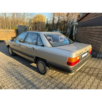 Audi 100  Sedan/Limuzyna 1983,  2.1 benzyna - Na sprzedaż za 14 700 zł - Mysłowice - zdjęcie 4