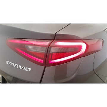 Alfa Romeo Stelvio  SUV 2022,  2.0 benzyna, automat - Na sprzedaż za 148 850 zł - Warszawa - zdjęcie 12
