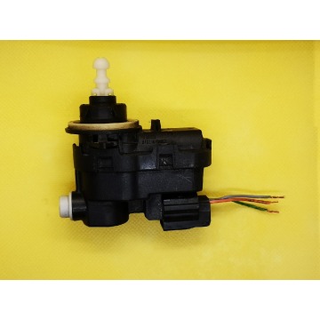 Silniczek regulacji lampy przód PEUGEOT 3008 5008 wtyczka