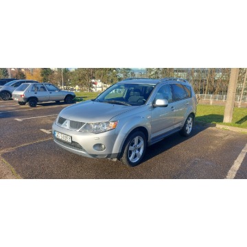 Mitsubishi Outlander 2,0 DID 140 KM 7 osób Intense Plus.