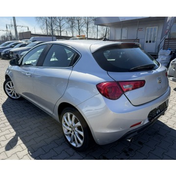 Alfa Romeo Giulietta  Hatchback 2014,  2.0 diesel, automat - Na sprzedaż za 28 900 zł - Żory - zdjęcie 4