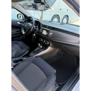Alfa Romeo Giulietta  Hatchback 2014,  2.0 diesel, automat - Na sprzedaż za 28 900 zł - Żory - zdjęcie 7