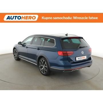 Volkswagen Passat  Kombi 2019,  2.0 diesel, automat - Na sprzedaż za 72 800 zł - Warszawa - zdjęcie 4