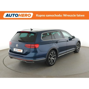 Volkswagen Passat  Kombi 2019,  2.0 diesel, automat - Na sprzedaż za 72 800 zł - Warszawa - zdjęcie 7