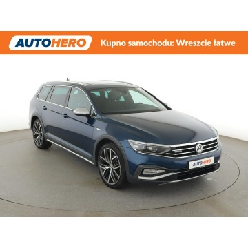 Volkswagen Passat  Kombi 2019,  2.0 diesel, automat - Na sprzedaż za 72 800 zł - Warszawa - zdjęcie 10