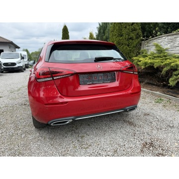 Mercedes - Benz A-klasa  Liftback 2019,  1.3 benzyna - Na sprzedaż za 39 900 zł - Piasek - zdjęcie 2