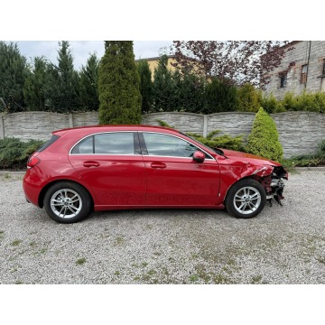 Mercedes - Benz A-klasa  Liftback 2019,  1.3 benzyna - Na sprzedaż za 39 900 zł - Piasek - zdjęcie 8