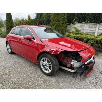 Mercedes - Benz A-klasa  Liftback 2019,  1.3 benzyna - Na sprzedaż za 39 900 zł - Piasek - zdjęcie 9