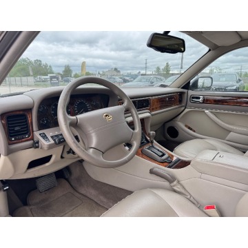 Jaguar   Sedan/Limuzyna 1995,  4.0 benzyna, automat - Na sprzedaż za 32 900 zł - Michałowice-Wieś - zdjęcie 10