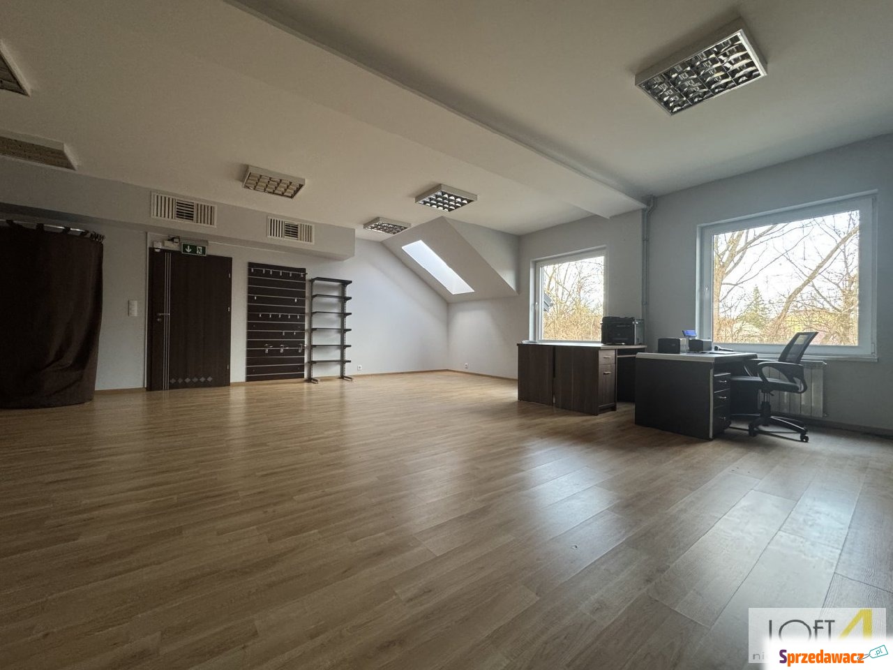 Lokal usługowo- biurowy w centrum...