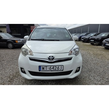 Toyota Verso  Hatchback 2013,  1.3 benzyna - Na sprzedaż za 15 900 zł - Otwock Mały - zdjęcie 2