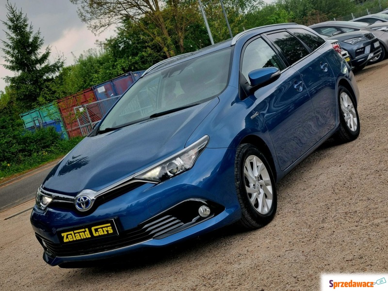 Toyota Auris 2017,  1.8 hybryda, automat - Na sprzedaż za 49 900 zł - Szczecin