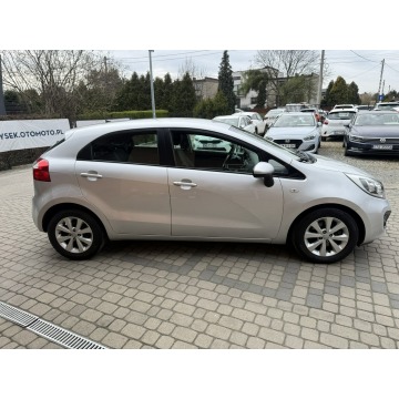 Kia Rio  Hatchback 2012,  1.2 benzyna - Na sprzedaż za 22 900 zł - Orzech - zdjęcie 5