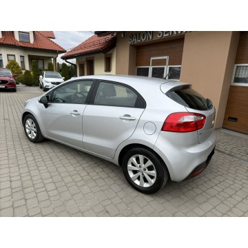 Kia Rio  Hatchback 2012,  1.2 benzyna - Na sprzedaż za 22 900 zł - Orzech - zdjęcie 9
