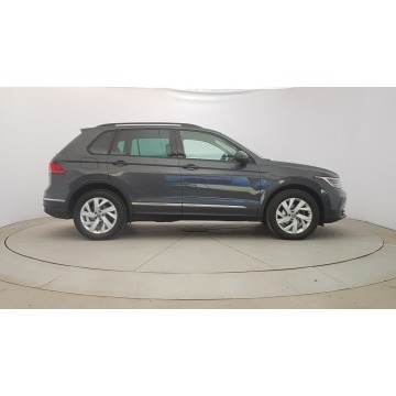 Volkswagen Tiguan  SUV 2022,  2.0 diesel, automat - Na sprzedaż za 119 850 zł - Warszawa - zdjęcie 8
