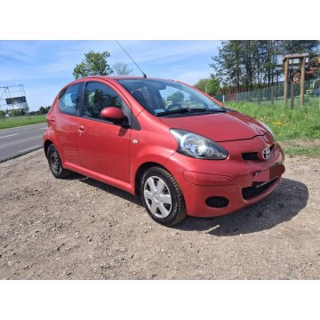 Toyota Aygo  Hatchback 2011,  1.0 benzyna - Na sprzedaż za 9 999,00 zł - Fasty - zdjęcie 3