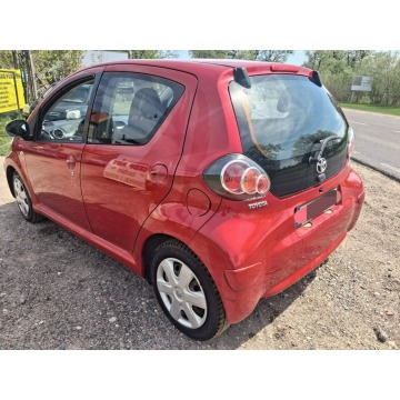 Toyota Aygo  Hatchback 2011,  1.0 benzyna - Na sprzedaż za 9 999,00 zł - Fasty - zdjęcie 7
