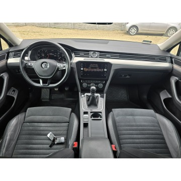 Volkswagen Passat  Kombi 2019,  2.0 diesel - Na sprzedaż za 63 000 zł - Sosnowiec - zdjęcie 9